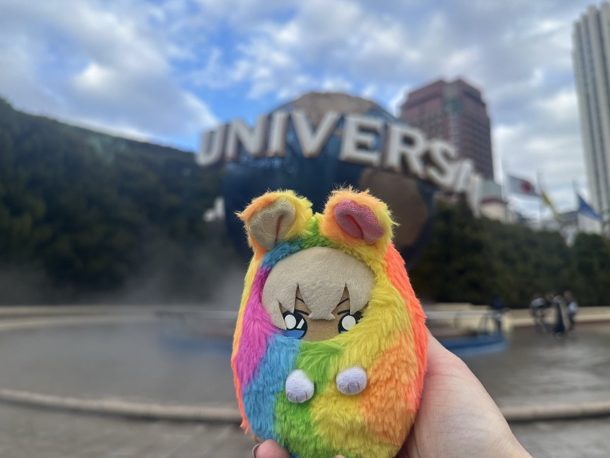 とんでもねー話なんですが、あむぴのぬいをユニバ内で落としてしまいました😱
ミスレス12時の回の時には確かにいた。次の14:40の回に入るまでの間にどこかで消えた😨腹ごなしにパーク一周とかしてる場合じゃなかった😭
歩いた場所辿ったし遺失物センターにもまだ届いてない。どうか戻ってきて🙏