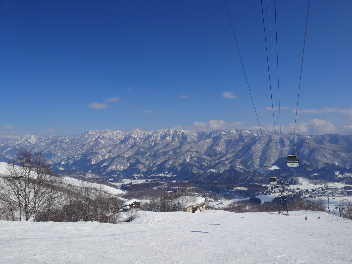 KatanumaFactory's tweet photo. 今日は晴天の栂池へ。
栂の森登山隊が居ました。 https://t.co/hEjPrac9gg