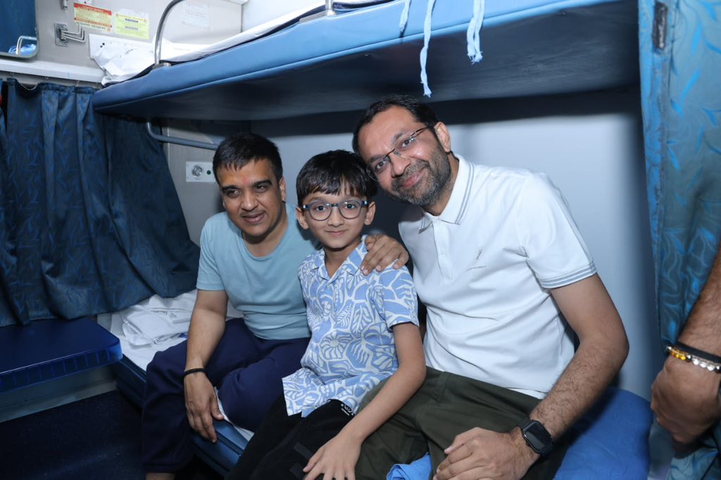 sanghaviharsh's tweet photo. Yesterday’s train journey back to Gandhinagar wasn’t just comfortable it reflected India’s transformation.

From cleanliness to safety to facilities, @RailMinIndia has changed beyond imagination.
Heartfelt thanks to PM Shri @narendramodi ji for this historic progress. https://t.co/1UdNxWZElj