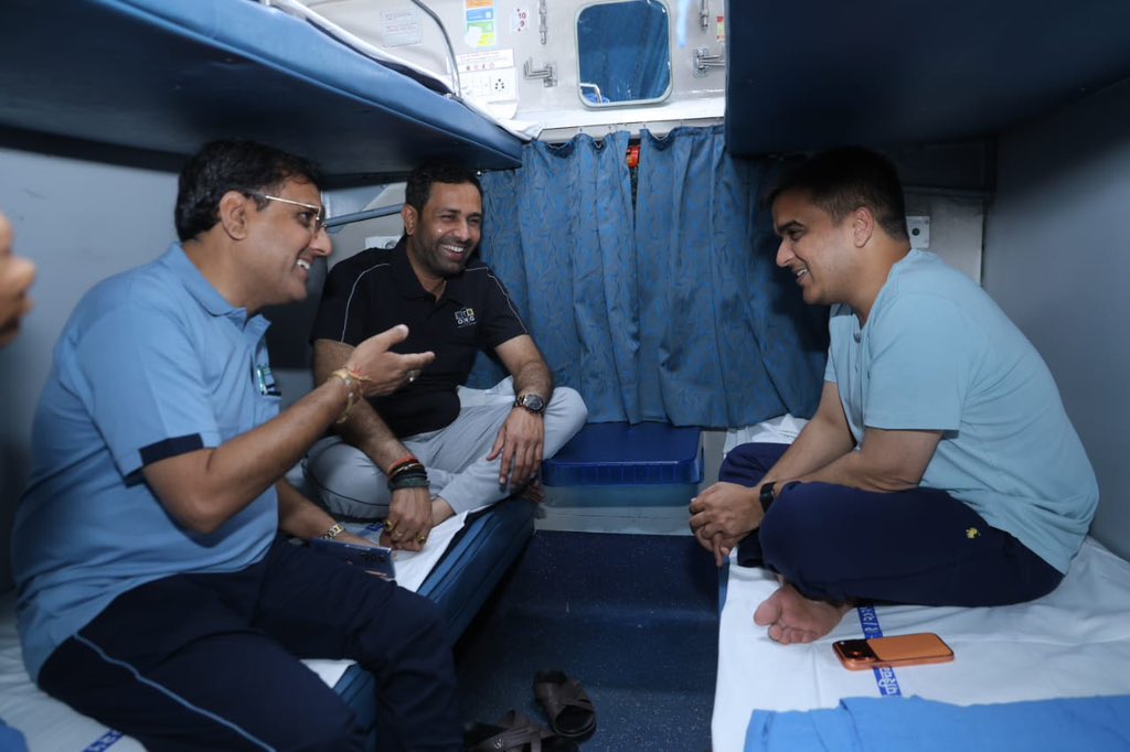 sanghaviharsh's tweet photo. Yesterday’s train journey back to Gandhinagar wasn’t just comfortable it reflected India’s transformation.

From cleanliness to safety to facilities, @RailMinIndia has changed beyond imagination.
Heartfelt thanks to PM Shri @narendramodi ji for this historic progress. https://t.co/1UdNxWZElj