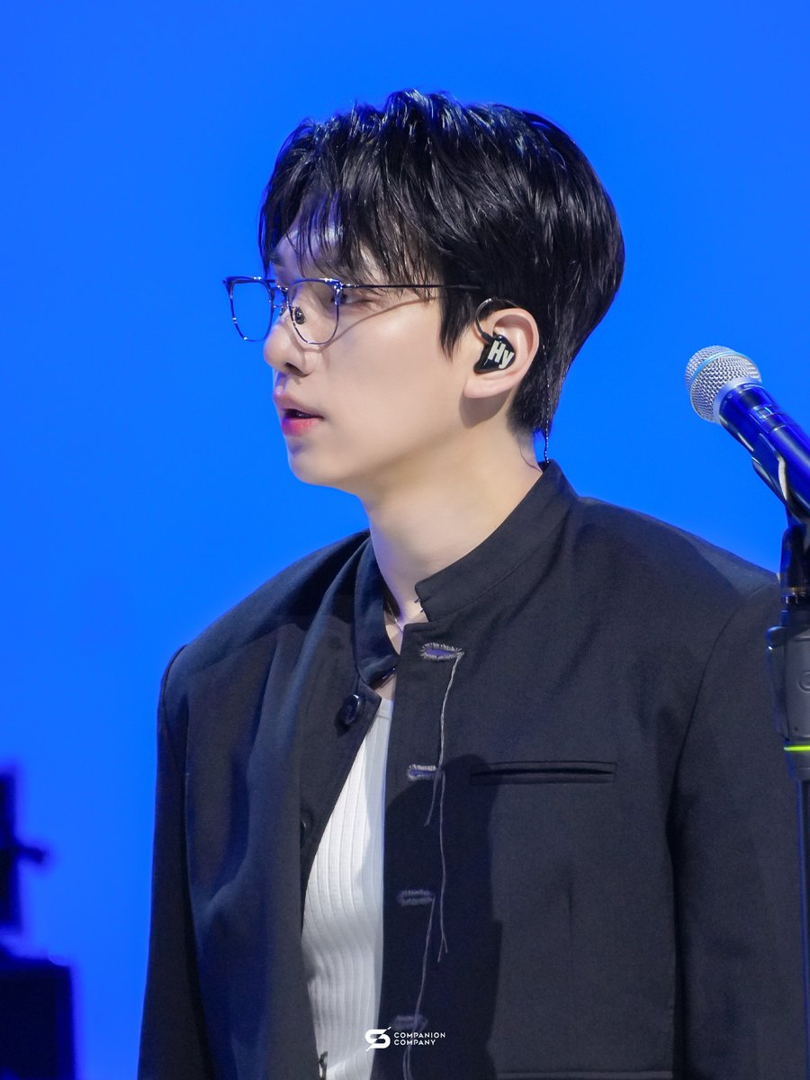 co_companion's tweet photo. [#컴컴직찍]

美남력 美쳤다(P)...♥️💙

#혁 #한상혁 #HYUK #HANSANGHYUK
#잇츠라이브 https://t.co/ymA18tII0p