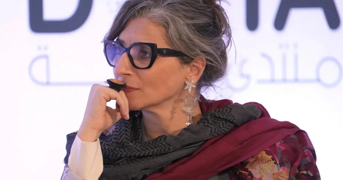 Siccome i file di Epstein coinvolgono potenti e potentati di tutto il mondo che poi sono gli stessi che sostengono Israele che continua ad ammazzare bambini donne e uomini bisognava trovare il pretesto per distrarre la platea.
Nella foto: il pretesto.
#FrancescaAlbanese