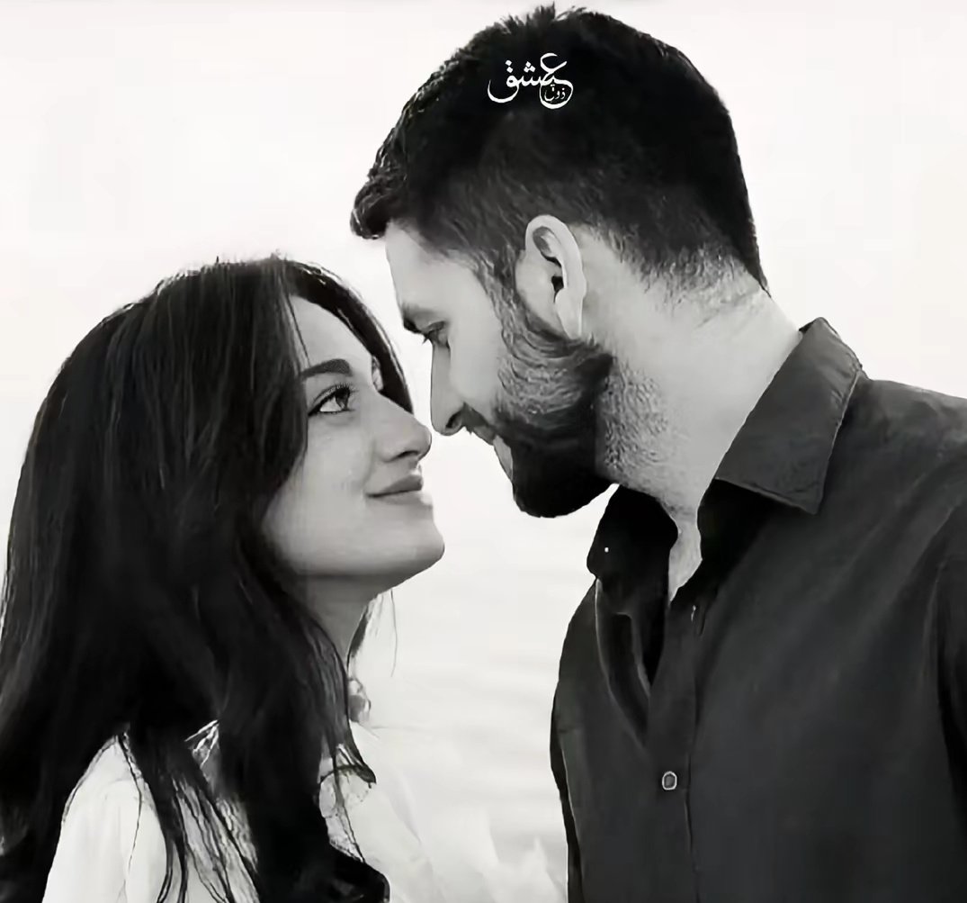 ऐ रुहे जमीं की लड़की तेरी आंखों की जीनात से तेरे लाबे रुखसार को देखते रहते हैं

 मगर हमसे तुझे देखने वाले देखे नहीं जाते