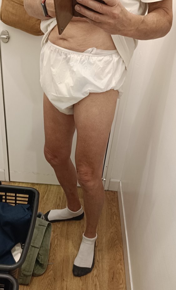 diaperguycm's tweet photo. When buying new pants it's better to wear your wet diaper and plastic pants for the correct fit https://t.co/0tovOxNl3e