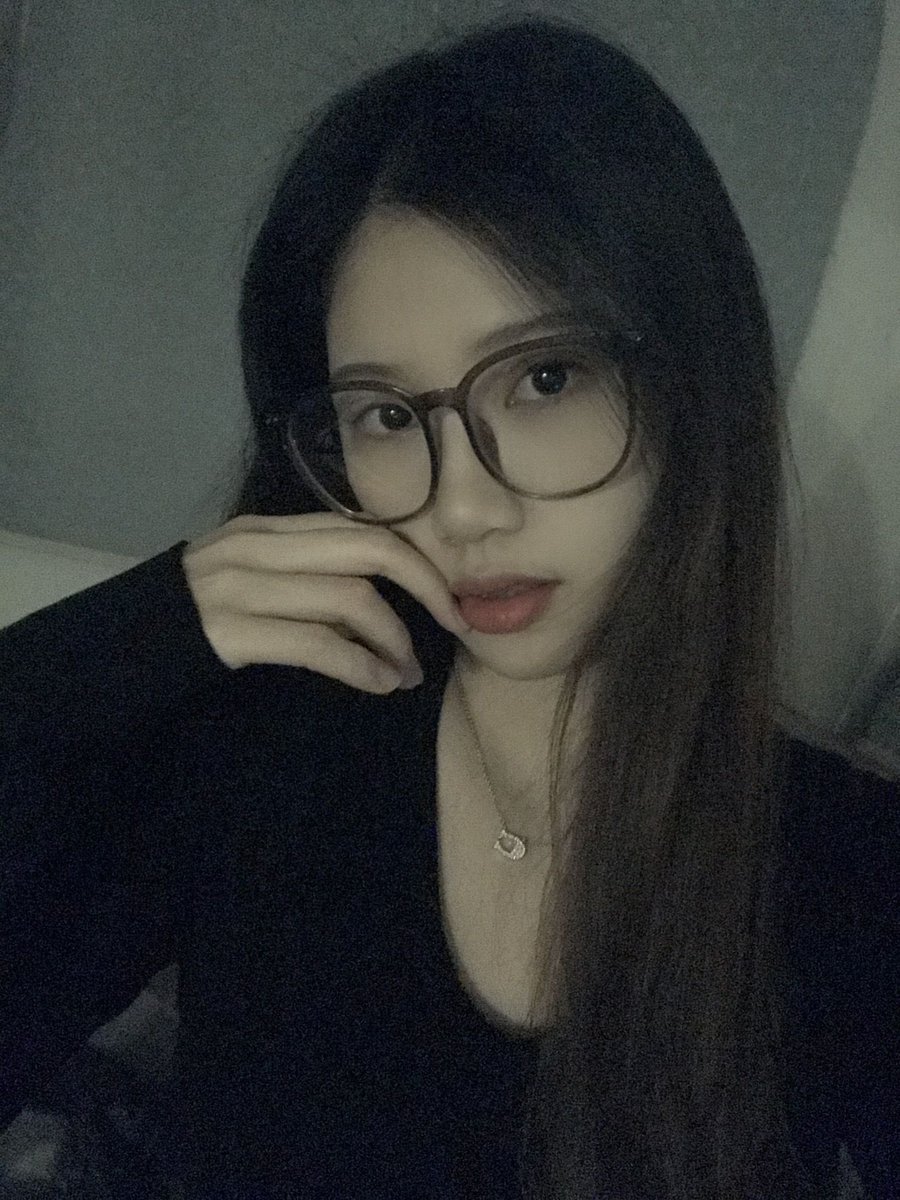 Limerence_YING's tweet photo. 戴上眼镜像你的反差女友吗
#南宁 #反差 https://t.co/iNUER8L9sS