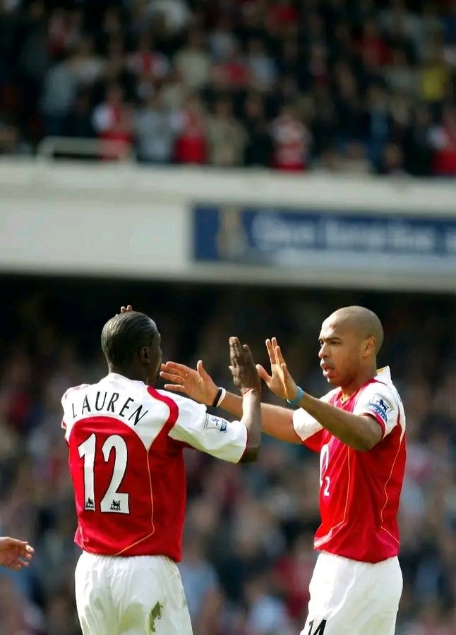 Arsène Wenger once said:
“Lauren gave us balance, intelligence, and strength. He was vital to the team.”

Everyone talks about Henry’s goals
and Bergkamp’s skills.

But you don’t go 49 games unbeaten
without a fighter like Lauren.

He arrived as a midfielder.
Wenger turned him