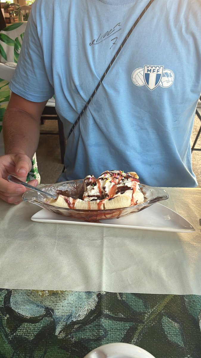 Ran into Malmö Ultras feasting on another banana-split during pre season. How many splits will be enough?