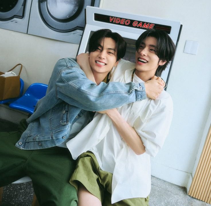 Jay and jake won't be able to attend the fansign due to health issues 😭 

GET WELL SOON JAYKE 🥹🫳🏻