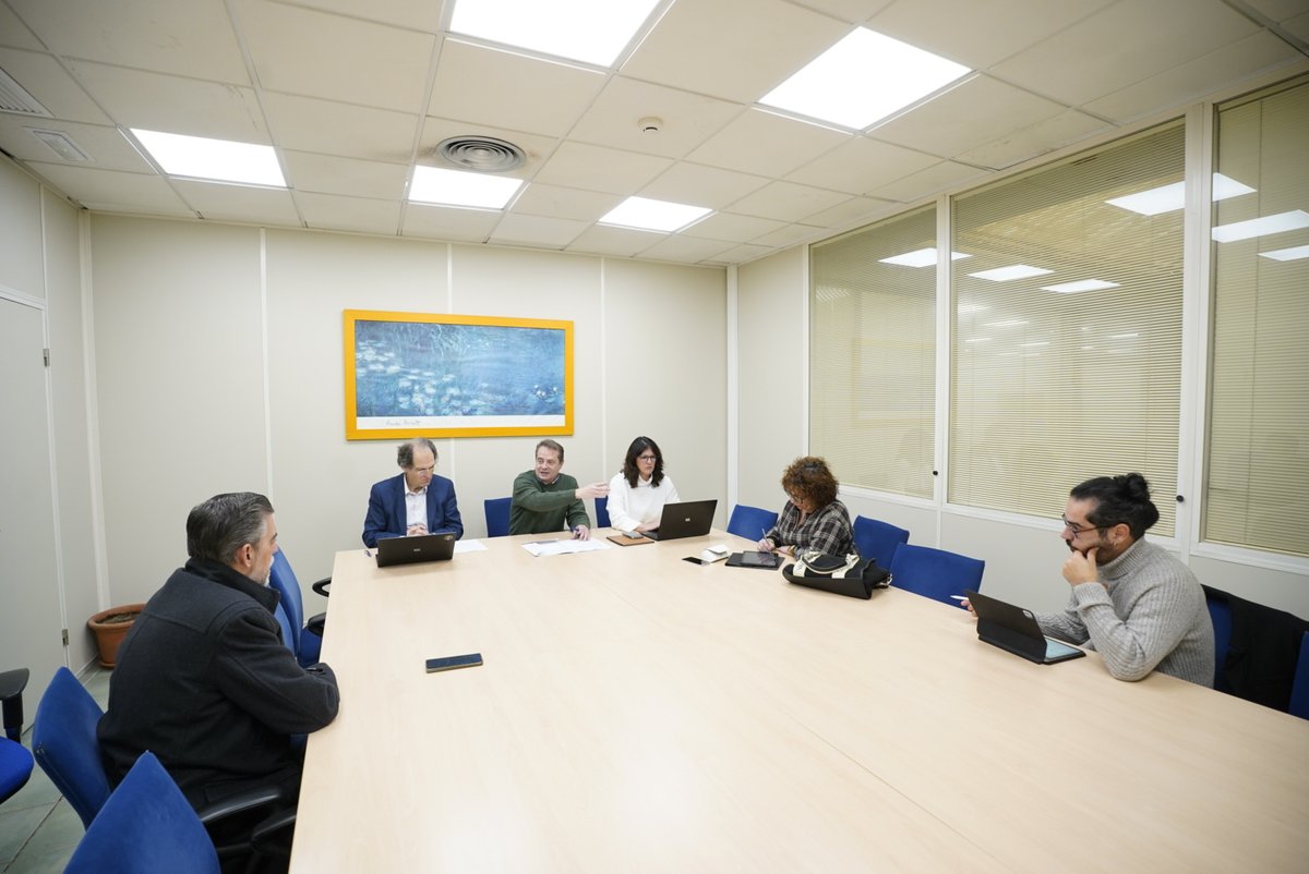 Mairena tendrá un nuevo ayuntamiento en su Casco Antiguo, un proyecto que lo revitalizará.

Tomamos la decisión tras un análisis que acredita la preocupante situación del edificio actual, que ya no garantiza ni una atención digna ni la representatividad que Mairena merece.