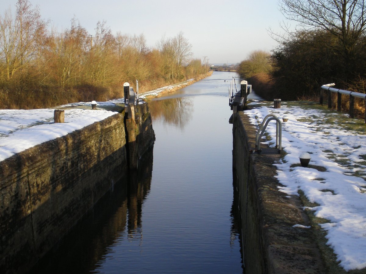 retired_tom's tweet photo. My photos from #February 2009

@CanalRiverTrust #GrandUnionCanal #Ivinghoe #Seabrook #Lock #Weir #Ice #Swan #Reflections

#Canals &amp; #Waterways can provide #Peace &amp; #calm for your own #Wellbeing #Lifesbetterbywater #KeepCanalsAlive https://t.co/IKzyflvjnx