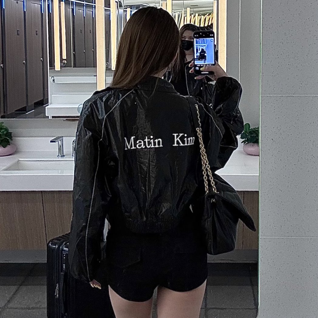 deerstore_byp's tweet image. [SALE 40%] — MATIN COATING CROP BLOUSON IN BLACK ลดเหลือ 2,990฿ (มัดจำ 1000) 🖤🗝️