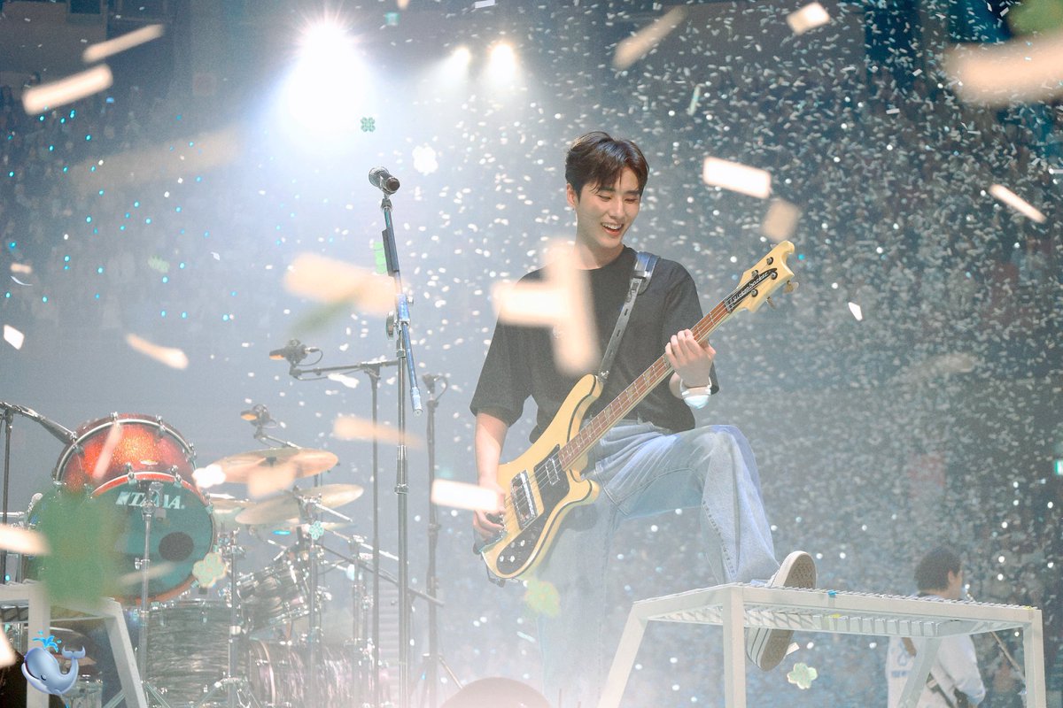TWITTER PLEASE DO YOUR MAGIC🥹🙏🏻 (Help RT)
Aku kehilangan hp iphone 15 Pro Max navy, case transparan ada confetti Day6 zip, wallpaper foto YoungK. Kejadian di NICE PIK2 waktu nonton konser Westlife selasa 10 Februari kemarin. 
Semua data foto2 anakku disitu belum aku back up 💔