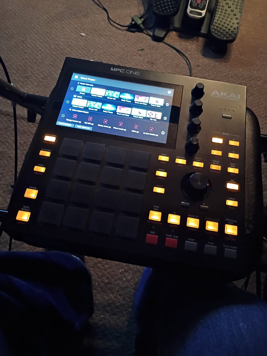 SAM7EVAN tweet media