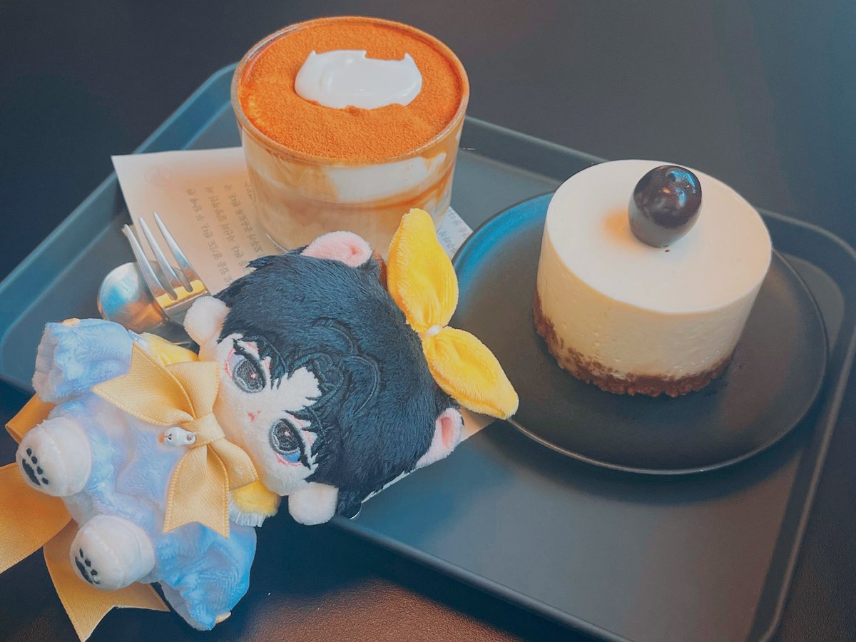 #뇨로롱_뇨롱솔음
좋아하는 카페에 말랑이 데려갔어요💛