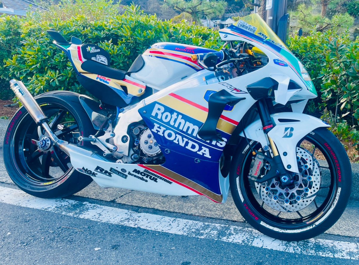 mc_218's tweet image. #NSR

良く沈込み低速でもよく曲がるようになりました。マスダンパーはブレや路面の跳ねっ返しがなくなり、常に沈込みタイヤに荷重がかかり路面を常に押さえ付ける感じで、今まで経験したことがない乗り味になりました❗️オクムラのMEサスペンションとマスダンパーとの相性は非常に良いと思いました❗️