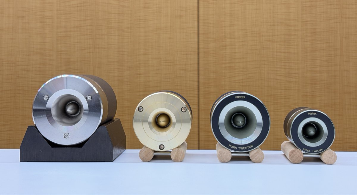 それぞれ出音も個性が有ってモデル選びが楽しいです。😆