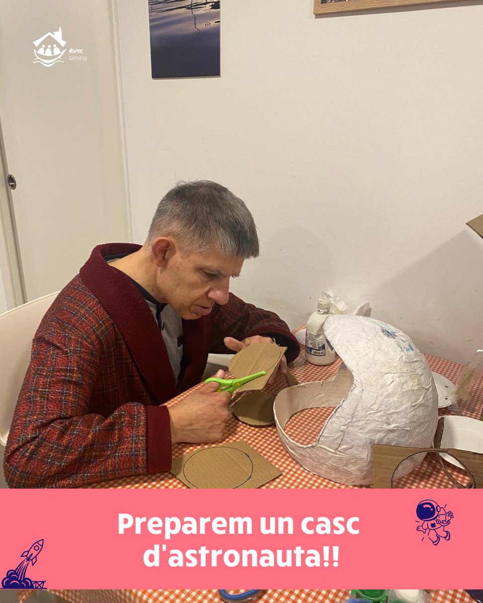 ruscgirona_llar's tweet image. L’Eduard l’altre dia es va posar mans a l’obra i va preparar aquest casc d’astronauta per Carnaval 🚀👨‍🚀
Tot fet per ell mateix! Oi que ha quedat xulíssim? 😍👏

#elrusc #llar #llarresidencia #llarresidenciagirona #vidacomunitaria #inserció #inclusió #ruscgirona
