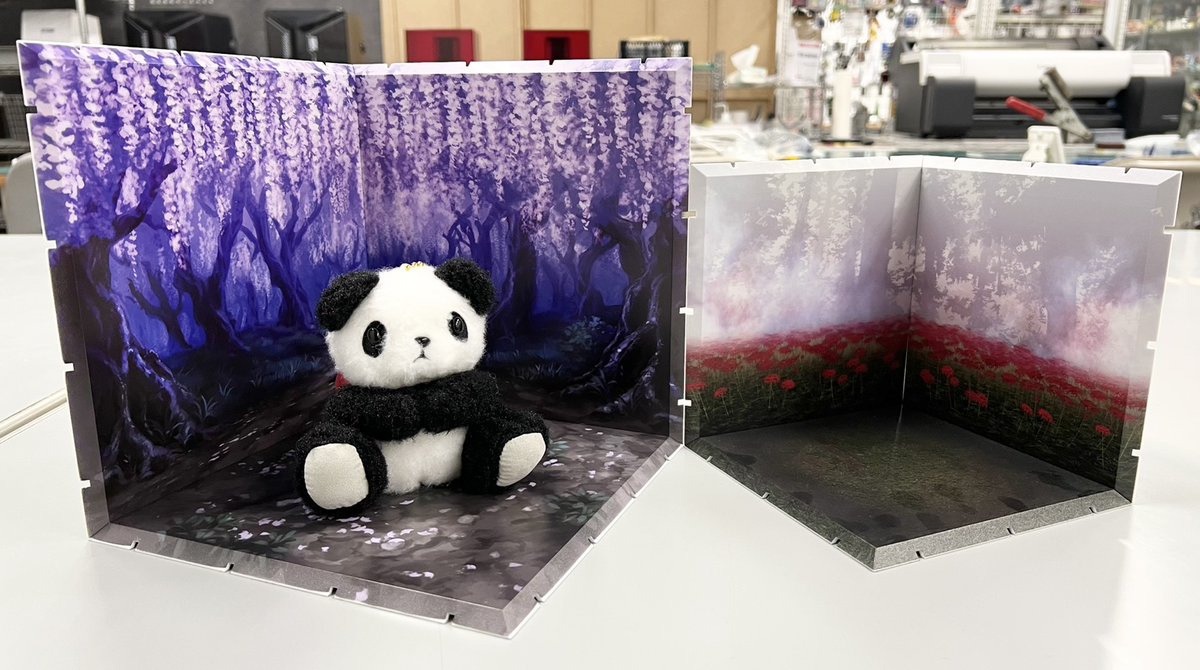 【じおらまんしょん150&amp;じおらまんしょん200】
サイズを比較してみた！

約10cmのパンダも置いてみました🐼

「150」だと背景とフィットしていて、
「200」だと迫力が出ていて、
どちらも違った魅力があります！

オンラインショップにて、じおらまんしょん
販売中です！
japan81-plm.shop-pro.jp