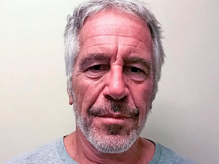 Non so se sentite anche voi l'indaffararsi delle classi dirigenti occidentali - che per decenni hanno dato lezioni (armate) di diritti umani a tutto il mondo - per ottenere pieno accesso agli Epstein files. 

Non so se notate il fervore con cui le magistrature occidentali tutte