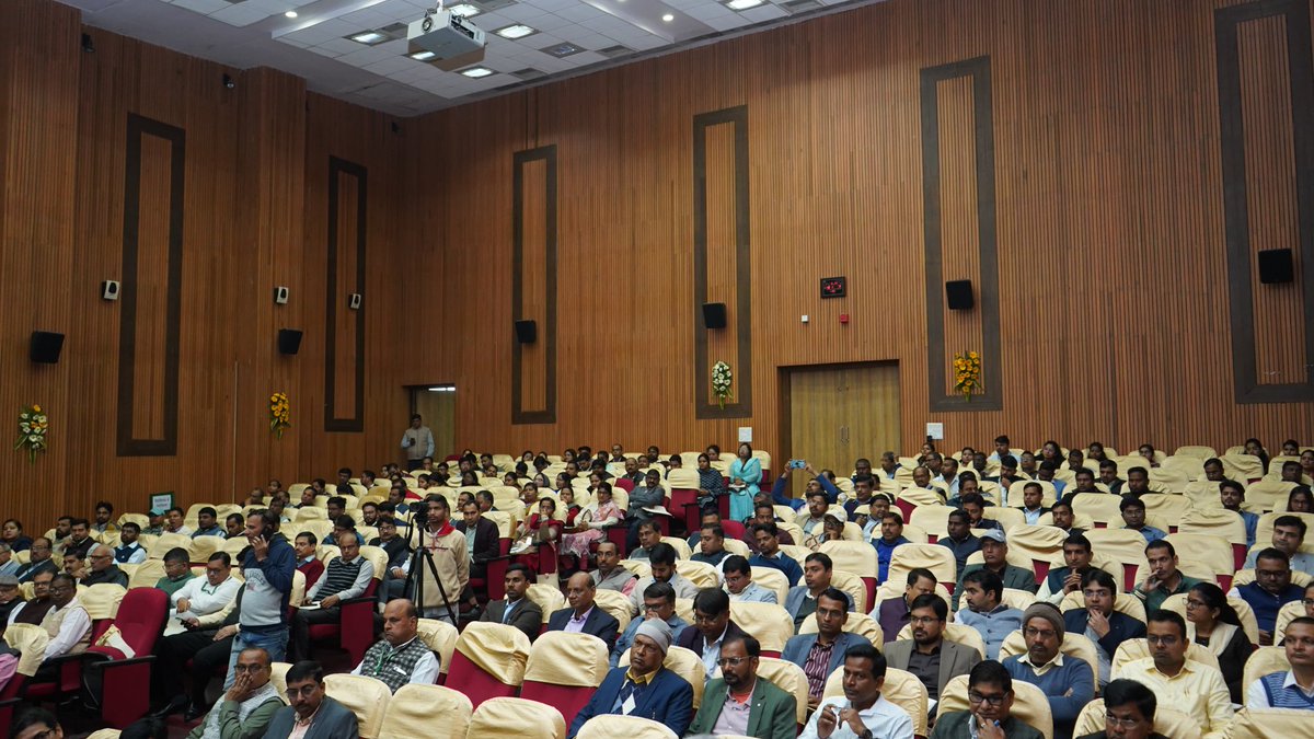 ramkripalmp's tweet photo. 📍पटना (बामेती)
आज पटना स्थित बामेती में आयोजित कृषि सेमिनार में कृषि वैज्ञानिकों, मार्केटिंग विशेषज्ञों, प्रसंस्करण उद्योग के प्रतिनिधियों, FPO सदस्यों, प्रगतिशील किसानों एवं विभागीय अधिकारियों के साथ व्यापक एवं सार्थक संवाद हुआ।
#BAMETI #AgricultureSeminar #IncomeBasedFarming https://t.co/u8K8xTlCtk