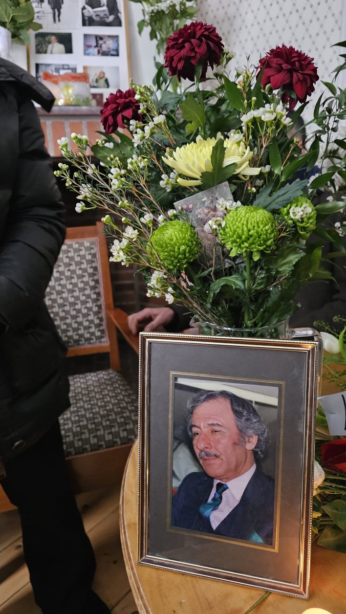 Serokê PSK Bayram Bozyel li Upsalayê beşdarê tazîya Bozarslan bû.

Bozyel û gelek kesayetîyên Kurd li Upsalayê çûn tazîya M. Emin Bozarslan, serxweşîyê malbata wî kirin.
Heman demê da li ser qebra wî wî bibîr anîn.