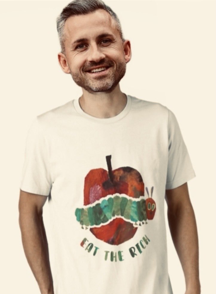 Wut im Kopf. Blind im Blick.
Wähler schlucken jeden Trick.
„Einer von uns!“ – das reicht als Grund.
Korrupter Clan? Er hält den Mund.
Hass macht taub. Stolz macht blind.
Treue zum Filz, wie ein Kind.
Hauptsache Sieg. Egal wie dreckig.
Wähler-Logik: Stur und eckig.

#AfDmachtDumm