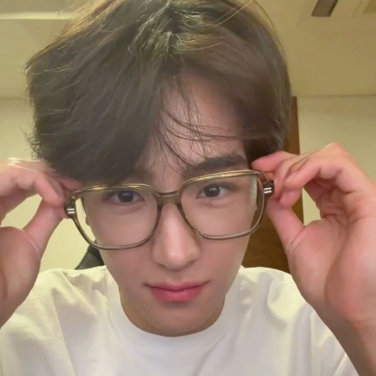 Blame my boredom, but here’s the question: Do I look #HOT? 🥸🔥