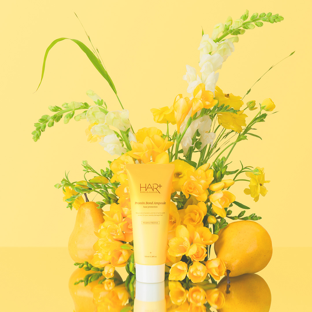 hairplus_jp's tweet photo. 透明感のあるフリージアの花の香りと、
甘いペアが広がる花畑を思わせる
ペア＆フリージア エディション💛

みずみずしく軽やかで、髪にすっとなじむ使用感。
軽やかさと確かなヘアケア効果を両立。

保湿効果に優れた8種の自然由来オイルと、
※熱保護効果のある特許成分を配合。
ヘアアイロン・ドライヤー前にも安心してご使用いただけます🙆‍♀️✨

#ヘアプラス
＃HAIRPLUS
＃ヘア習慣
＃洗い流さないトリートメント
＃ヘアミルク
#ヘアパフューム