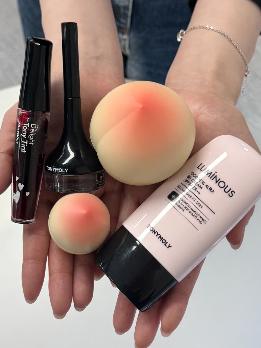 지기의 창고털기🌫️를 좋아해주셔서 준비한 #이벤트

제조일자와 유통기한이 지난 제품들은 차마 드릴 수 없어
토니모리 시그니처 제품들로 준비해보았어요

#RT 로 여러분의 토니모리 첫 화장품을 알려주시면
(계정 팔로우도 해주세요)
추첨을 통해 총 5분께 선물을 드려요 

- 당첨자 발표: 2/19(목)