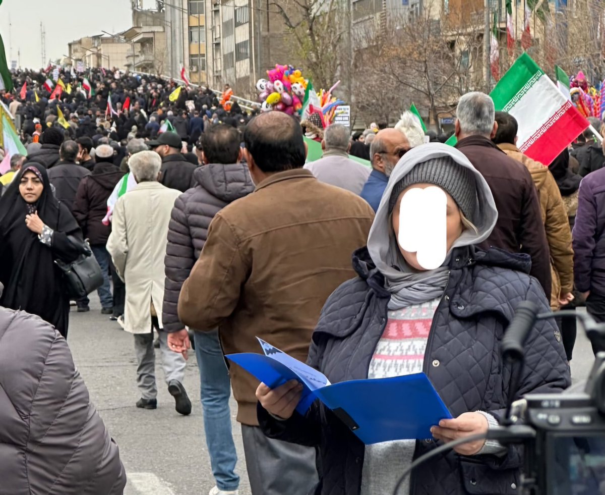 اسکار مبارز واقعی امسال هم میرسه به این خانم که میگفت خانوادش نمیذاشتن برای راهپیمایی بیاد!
صبح گفته میخوام برم برای صبحونه نون بخرم و اومده راهپیمایی :))