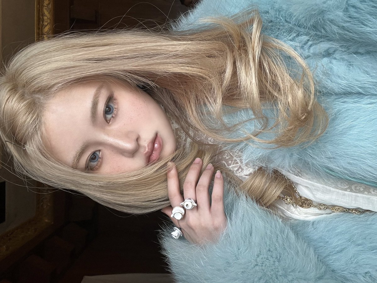 0506Yuney's tweet photo. Her blonde photos are so beautiful.#haum https://t.co/NyUWl1k9M6