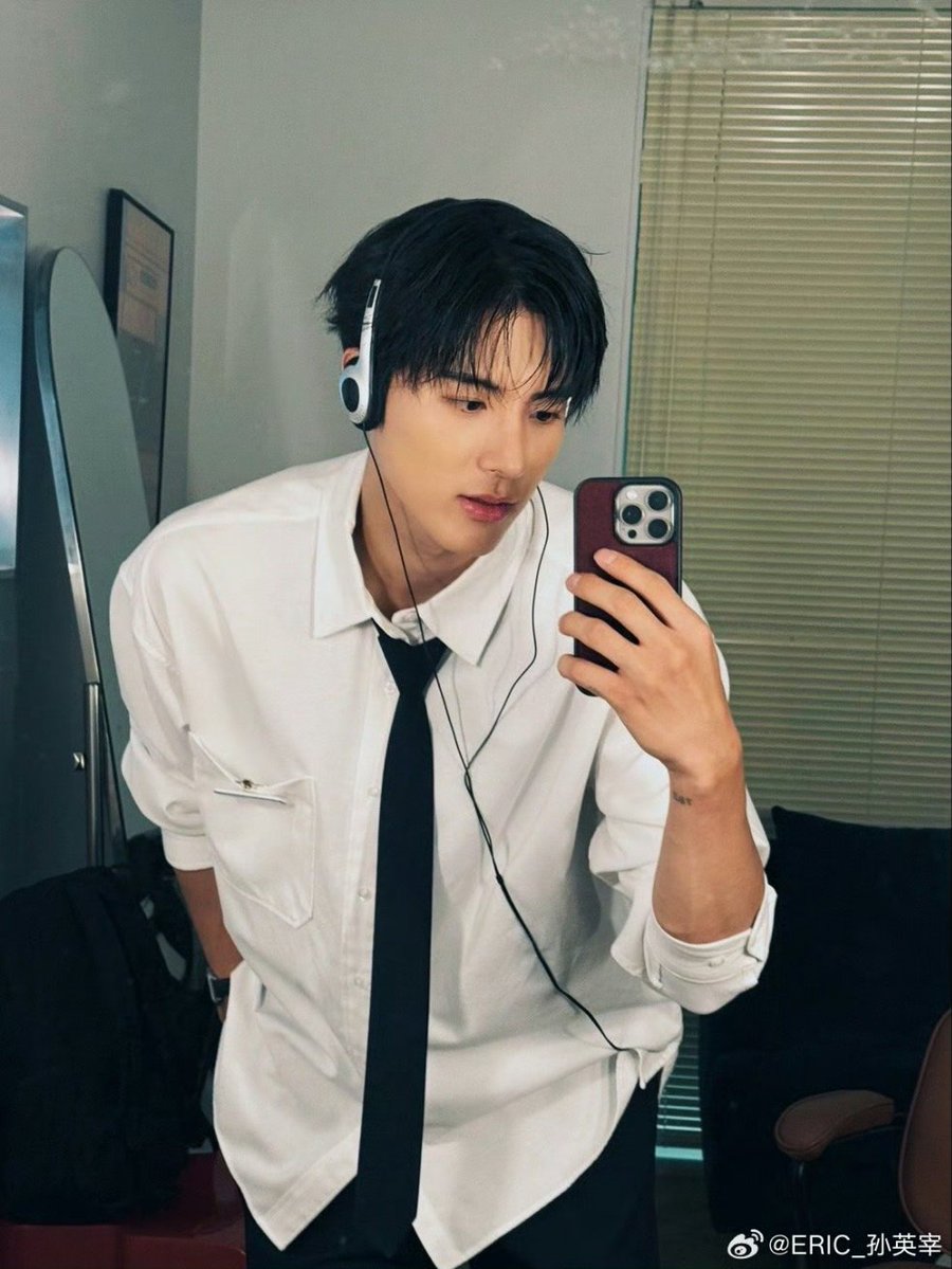#ERIC #에릭 weibo update 

weibo.com/9041863298/526…