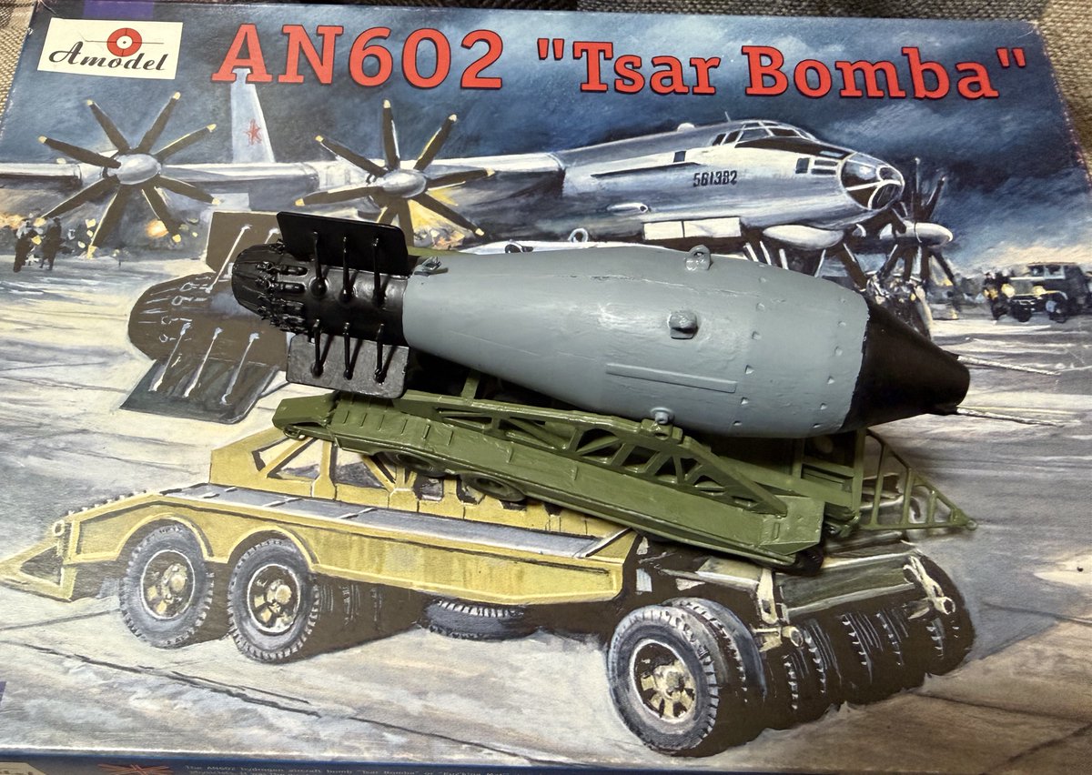 AN602 通称ツァーリボンバ ぎぶばーす 爆弾本体やら車輪の軸やら