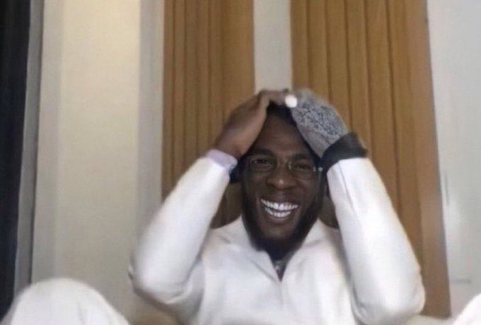 AttackAlgorithm's tweet image. This one people Dey carry frame up and down station of the cross don start ?😂😂