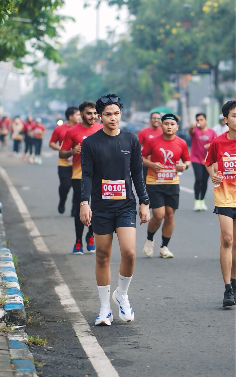 LekYan_'s tweet photo. Tak perlu menghilang agar dicari dan tak perlu berlari agar dikejar. Itu bukan perjuangan. Jangan perbodohkan diri sendiri. https://t.co/6ehTw4mEq6