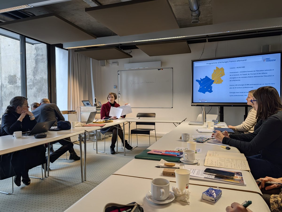 🇫🇷 Former les acteurs d’aujourd’hui pour construire les partenariats de demain 🇫🇷🇩🇪 Anika Jurisch était au Goethe-Institut de #Paris le 11/02 pour présenter les programmes de ProTandem dans le cadre d’une formation linguistique destinée aux acteurs de la voie professionnelle.
