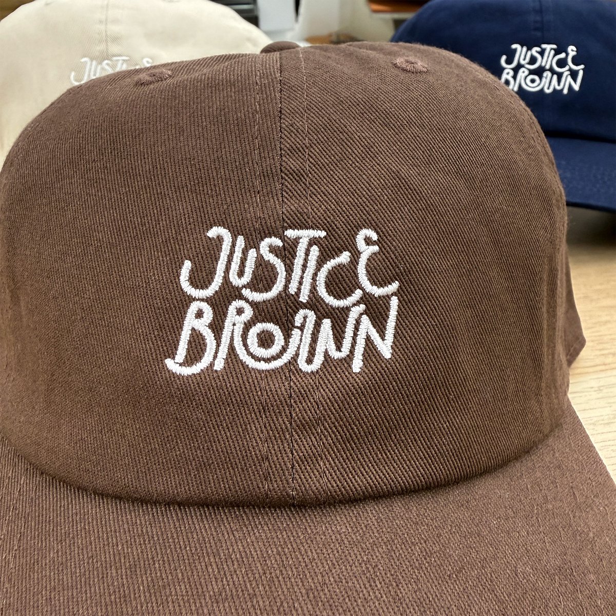 factoryflake's tweet photo. 大阪天満宮のすぐ側にある
スペシャリティーコーヒーとドーナツのお店「JUSTICE BROWN」さんのグッズ製作のお手伝いをさせていただきました。

#factoryflake #刺繍 #オリジナル刺繍 #オリジナルグッズ #南堀江 #cap刺繍 #ドーナツ #大阪カフェ https://t.co/GCi9JkrLr2