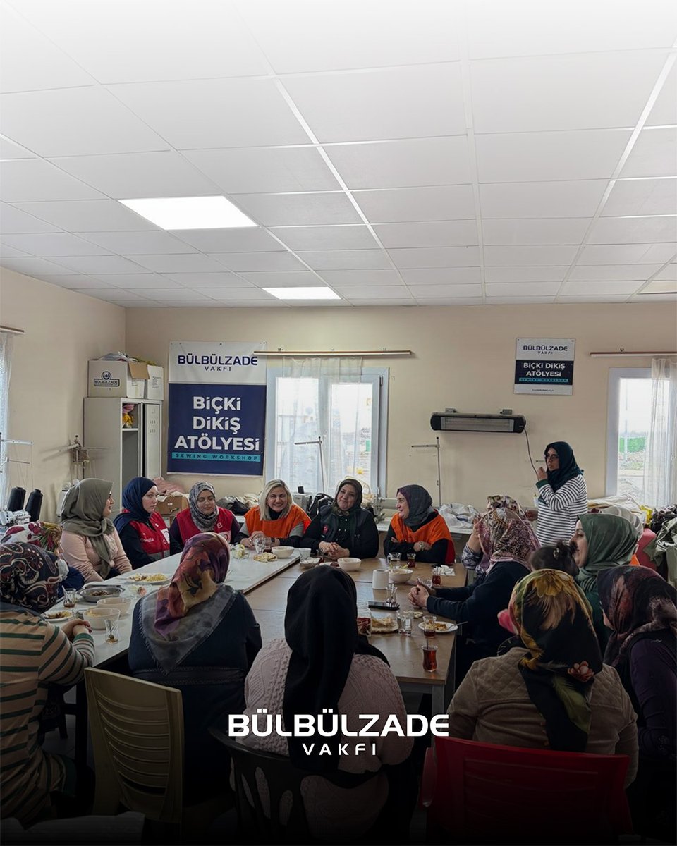 Gaziantep KADEM İl Temsilciliği (<a href="/kademgaziantep/">KADEM Gaziantep</a>) Vakfımızın dikiş ve el sanatları atölyelerinde kursiyerlerimizle buluştu.
Ziyarette kadınlara yönelik Sosyal Haklar Eğitimi (Serap Küpeli) ve Psikolojik Destek Eğitimi (Klinik Psikolog Reyhan Akbuğa Uludağ) gerçekleştirildi.