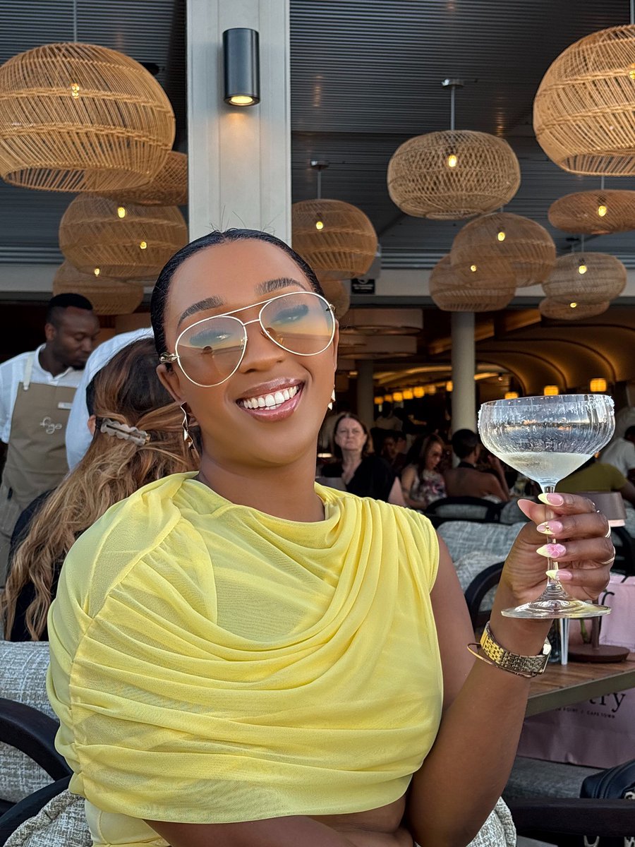 Bee_Bidli's tweet photo. 6’Feb’2026 🥹🥰🎊🎁💐
Dress, shoes, handbag, sunglasses and jewellery from @sheinza_ @sheinofficial
Nails by @bandla_nails
Lashes by @lash_queen_cpt
Installation - I have her number she’s in Cape Town CBD
#birthdaylunch #toloveandtobeloved https://t.co/2QnnBeUPHi