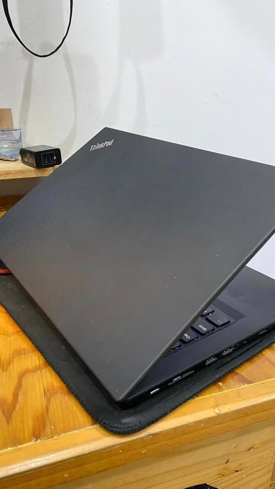 dngady's tweet photo. @didepancangkir Nitip juga om, mau jual:

Spesifikasi: 
- Thinkpad T490 
- CPU i7 gen10 
- RAM 16GB 
- SSD 1TB 
- VGA intel UHD + nVidia MX250
- (OEM Activation) atau BIOS-embedded key (ketika suatu wkt reinstall windows 10/11 udah Auto Licensed jd ga perlu beli license windows lagi https://t.co/cC45XjDGO7