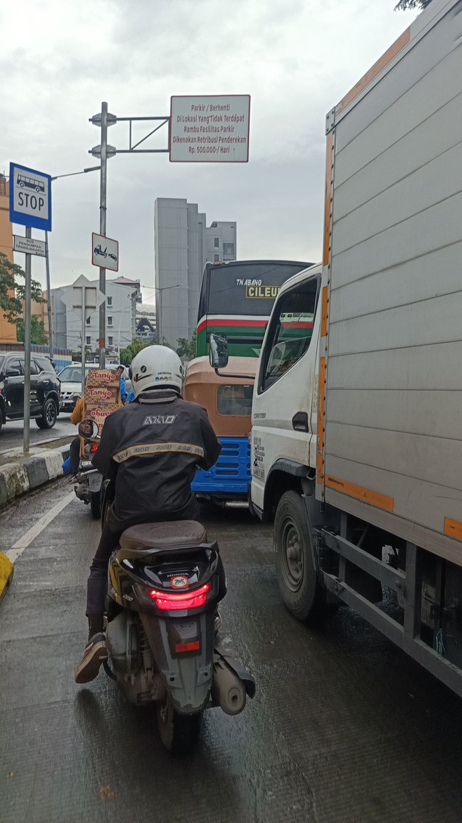 jfd110703's tweet photo. @hd_meia Jam segini, terpantau masih begini, lokasi disini https://t.co/WBJug9baF7