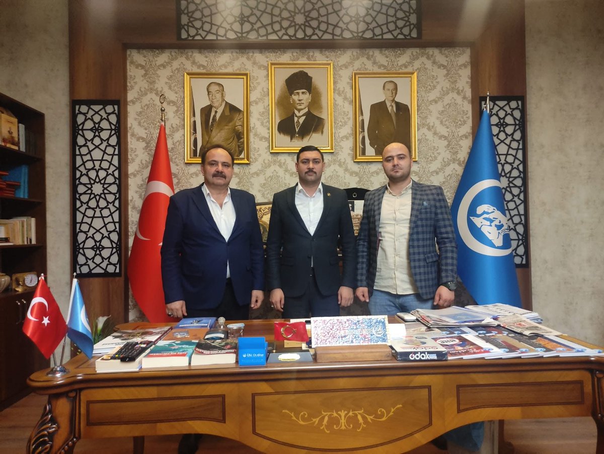 Milliyetçi Hareket Partisi Kırıkhan geçmiş dönem ilçe yöneticilerimizden kıymetli büyüğüm Menderes Berberoğlu ağabeyimizin vefatını derin bir üzüntüyle öğrenmiş bulunmaktayım.
Merhuma Cenabı Allah’tan rahmet; ailesine, sevenlerine ve camiamıza başsağlığı diliyorum.