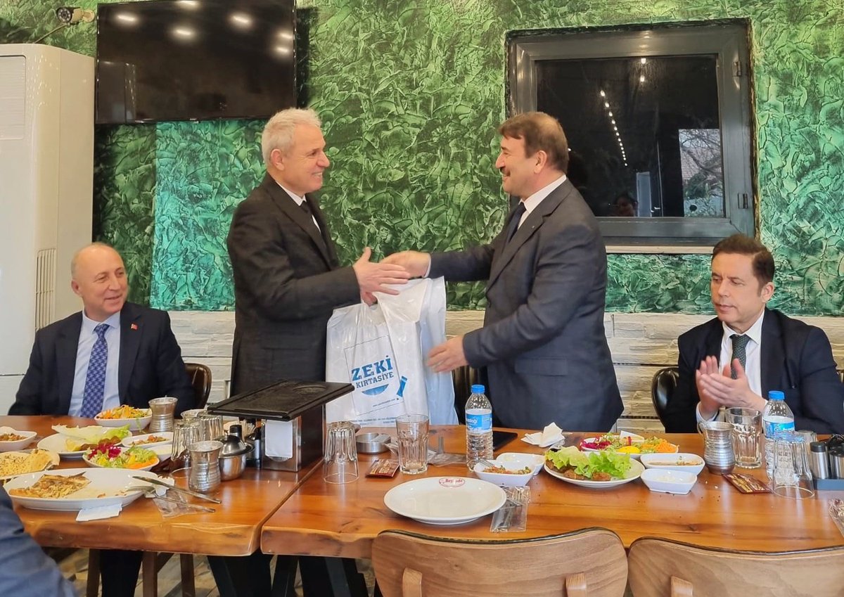 Valilik İl İdare Kurulu Müdürü Selami EVLİ'nin 40 yıllık memuriyetten ardından yaş haddinden emekliliği nedeniyle veda yemeğine iştirak ettik. Tekirdağ, 11.02.2026