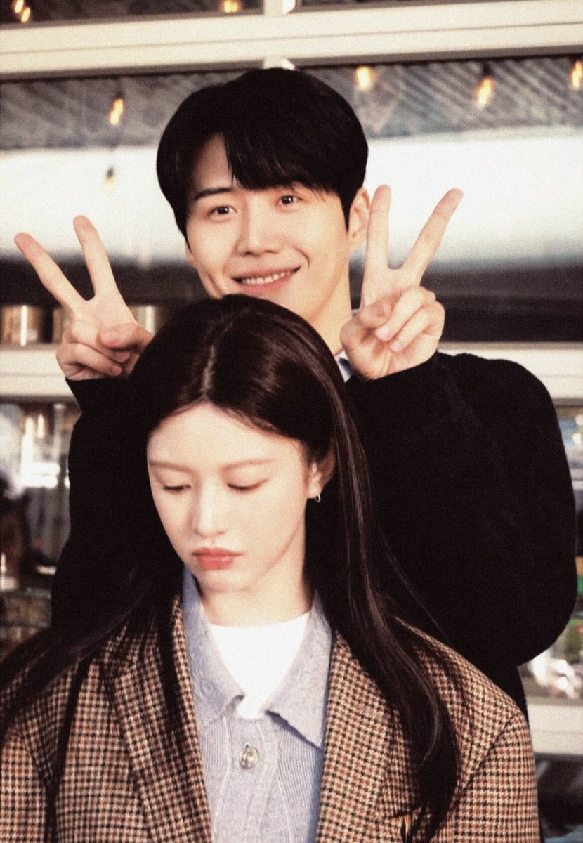 Another behind-the-scenes photo that's even sweeter than the actual film~

#CanThisLoveBeTranslated? #GoYoonJung #KimSeonho