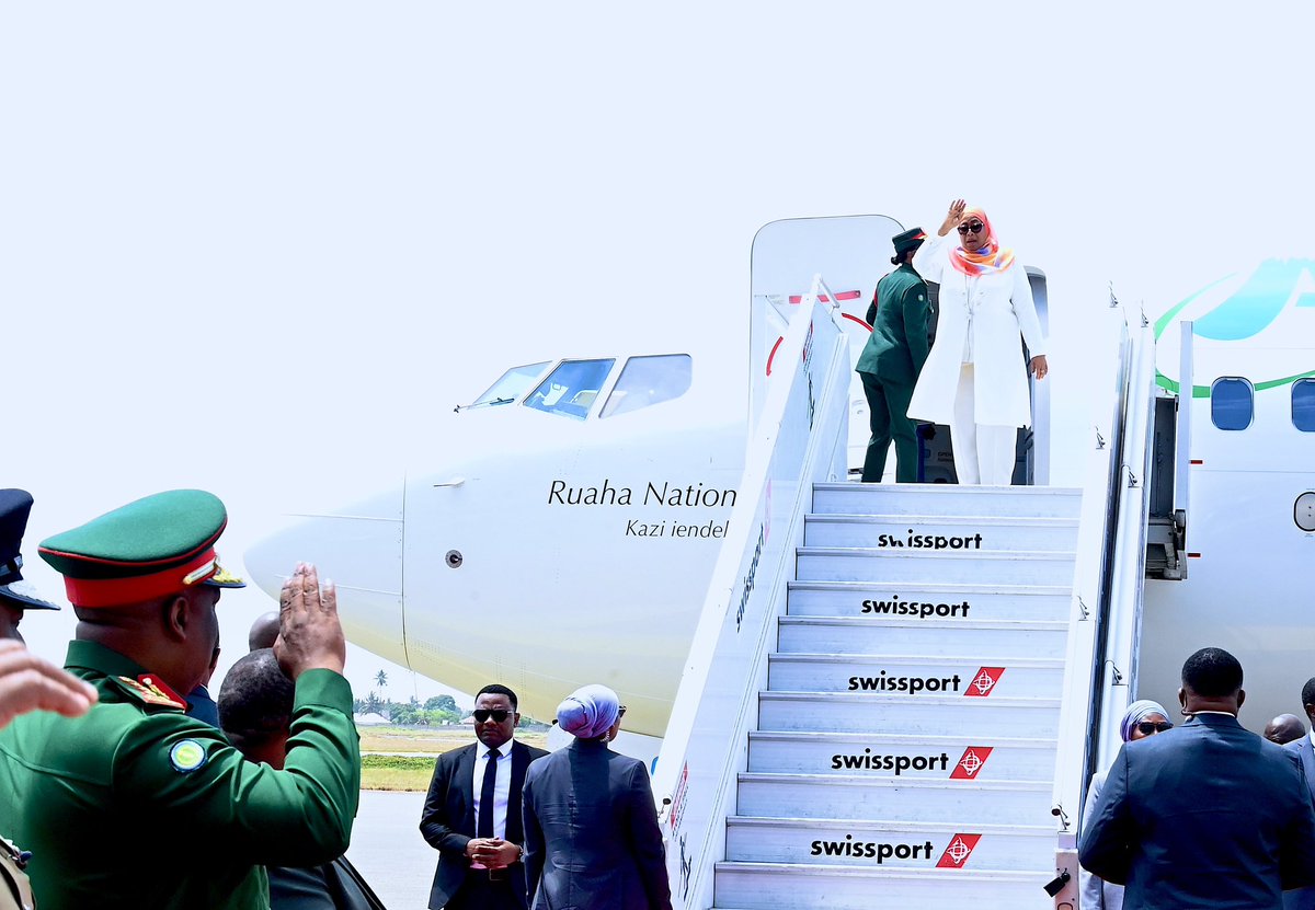 Rais wa Jamhuri ya Muungano wa Tanzania, Mhe. Dkt. Samia Suluhu Hassan akiondoka Kiwanja cha Ndege cha Kimataifa cha Julius Nyerere (JNIA) Jijini Dar es Salaam, tarehe 12 Februari, 2026, kuelekea Addis Ababa, Ethiopia kwa ajili ya kushiriki Mkutano wa 39 wa Kawaida wa Wakuu wa