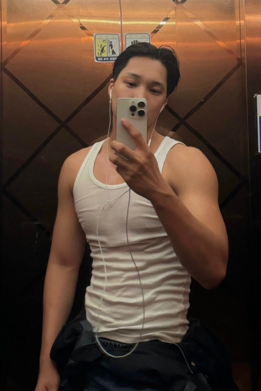 AboutMusicYT's tweet image. EXO's Kai in a photo, one year ago today.