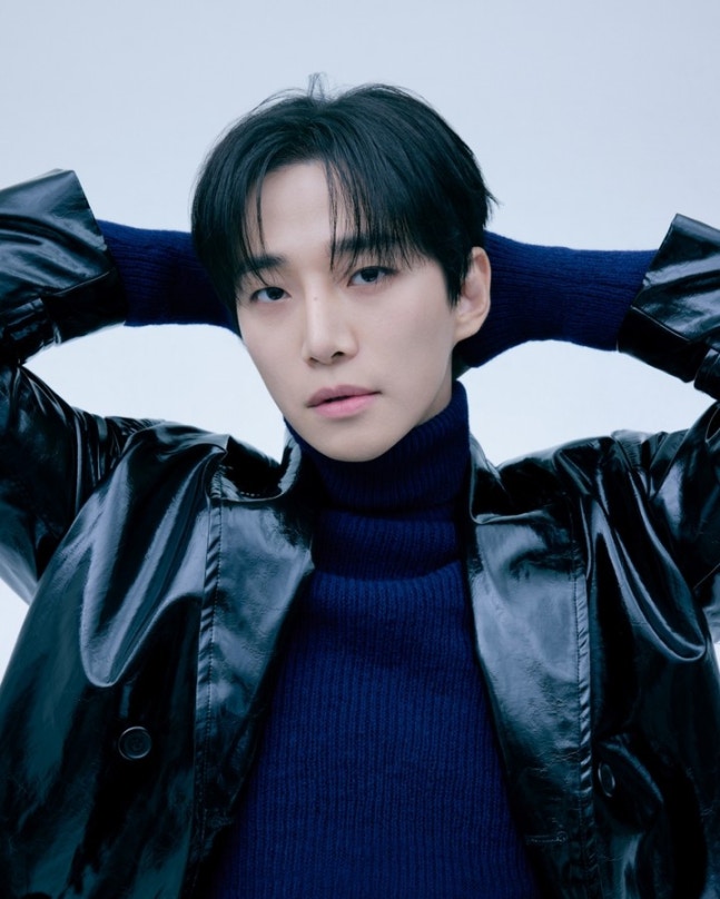 O terceiro filme da franquia <Veteran>, que revelou os lendários vilões Yoo Ah-in e Jung Hae-in e construiu uma "genealogia do mal", traz Lee Junho no elenco. Após reinar como o "príncipe do melodrama" com sucessos como <The Red Sleeve> e <King of the Land>, ele agora interpreta