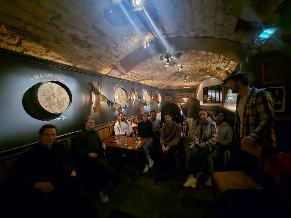 SunnyTech_MTP's tweet image. 🧙 Réunion mensuelle à La Barbote = bières 🍺 + frites 🍟 + débats: "Les goodies 2026, on fait quoi ? Stickers magiques ? Chapeaux de sorciers ?" 🪄 🎁 
Partagez-nous vos idées !

#SunnyTech #BehindTheScenes