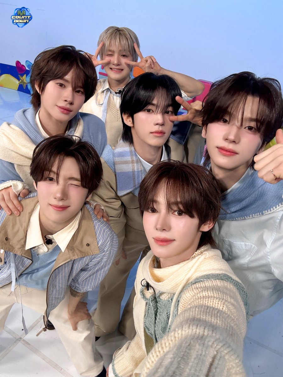 파란 종이에 소원을 적어... 엠카 <다시 만난 오늘> 무대 모두 보게 해 달라고...
하늘 위로 불꽃이 터진 그 순간부터 엠카는 42였다💙 투어스 보러 엠카 올 거지?
ㄴ 우우웅우웅?♬𓈒ּ֯݁♡ּ ݁

#TWS #투어스
#엠카운트다운 #MCOUNTDOWN