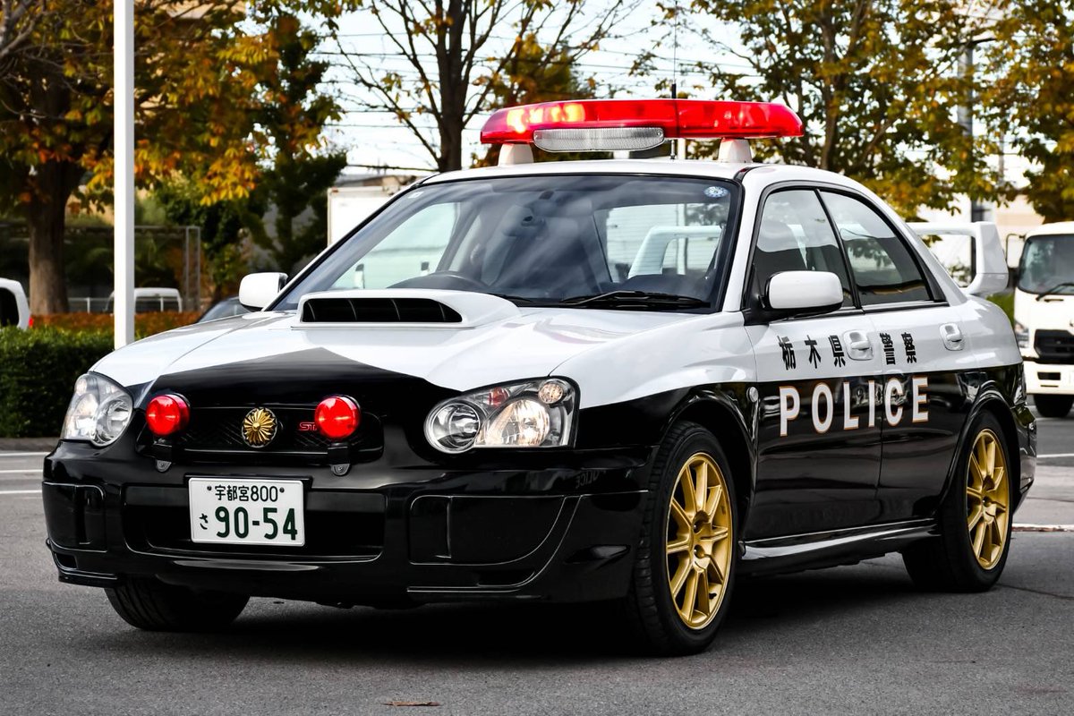 県警のパトカー紹介⭐️ 皆さんはパトカーといったらクラウンの